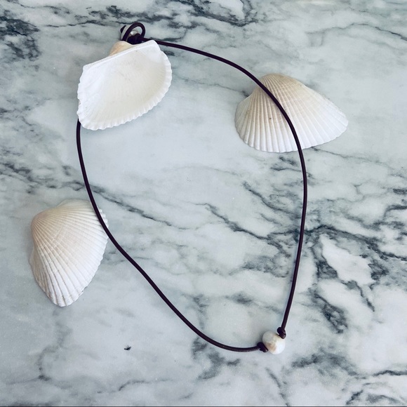 Pearl and leather necklace - Picture 4 of 6